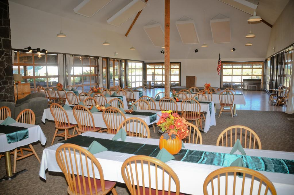 Bend-Sunriver Camping Resort Two-Bedroom Cabin 5 Exterior photo